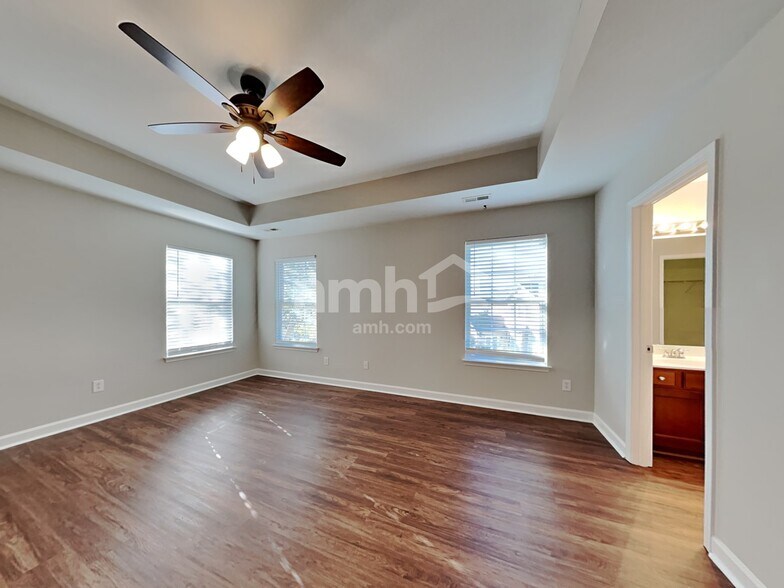 Building Photo - 111 Hawleyville Ln