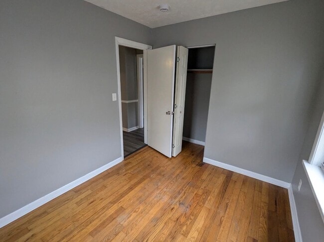 Building Photo - Beautifully updated 2 br duplex!