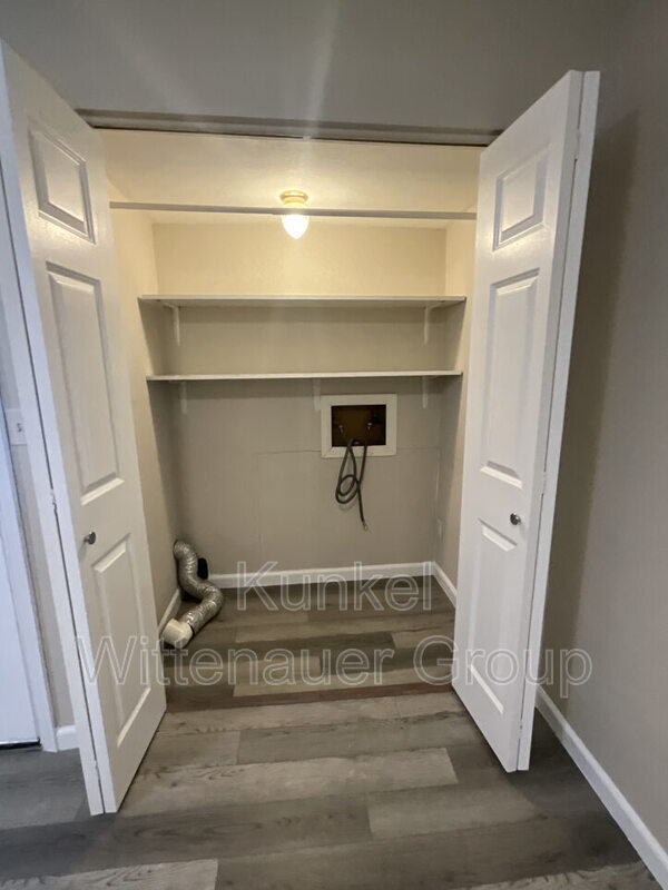 Building Photo - 10 Blackburn Manor