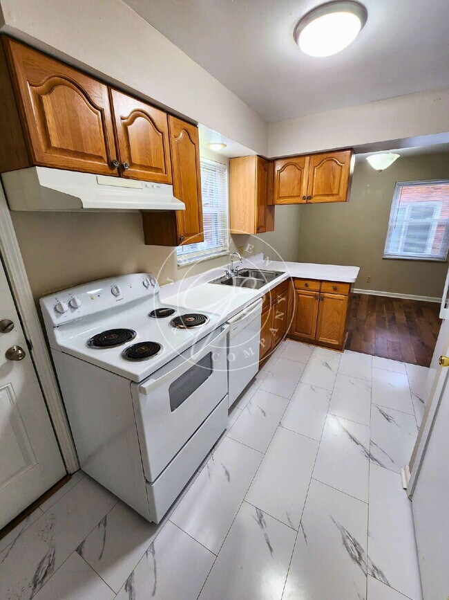 Building Photo - Sylvania Schools! Spacious 2-story, 3-bedroom, 2-bath home offering over 1,200 sq. ft. of living ...