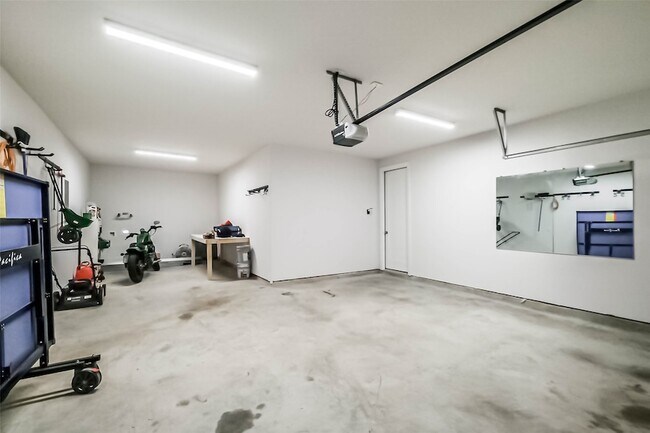 Building Photo - 340 Cavil Barrier Ln