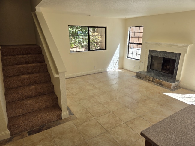 Building Photo - 652 Shady Ln