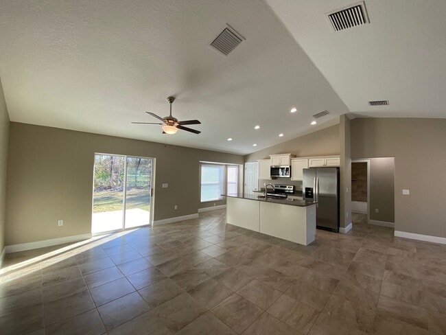 Building Photo - Desirable SW Ocala Neighborhood 3/2/2 **WON"T LAST**