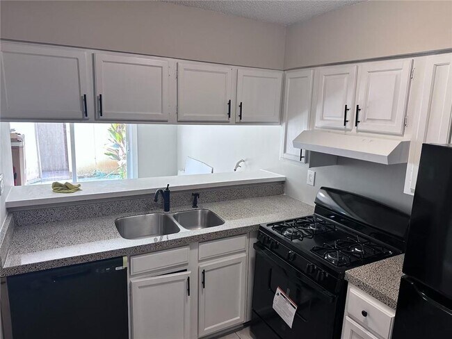 Building Photo - 2074 Oak Park Ln