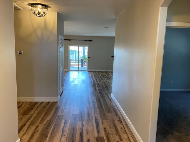 Building Photo - 11119 Chimney Rock Dr