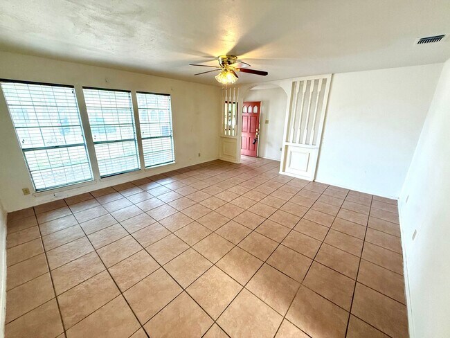 Building Photo - 4922 Lambeth Dr