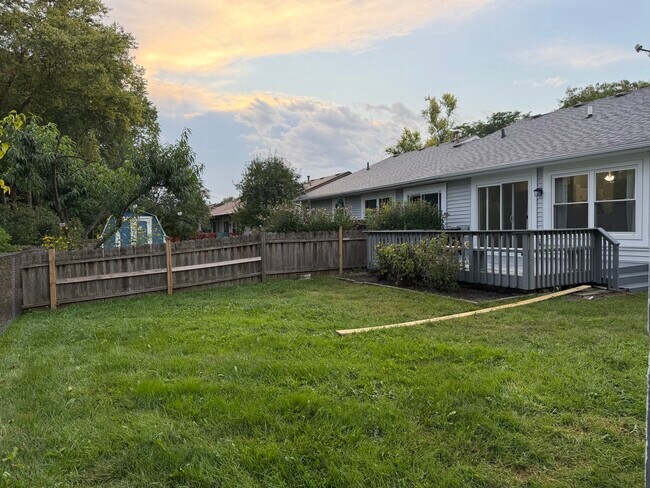 Building Photo - 503 Lasalle Ln