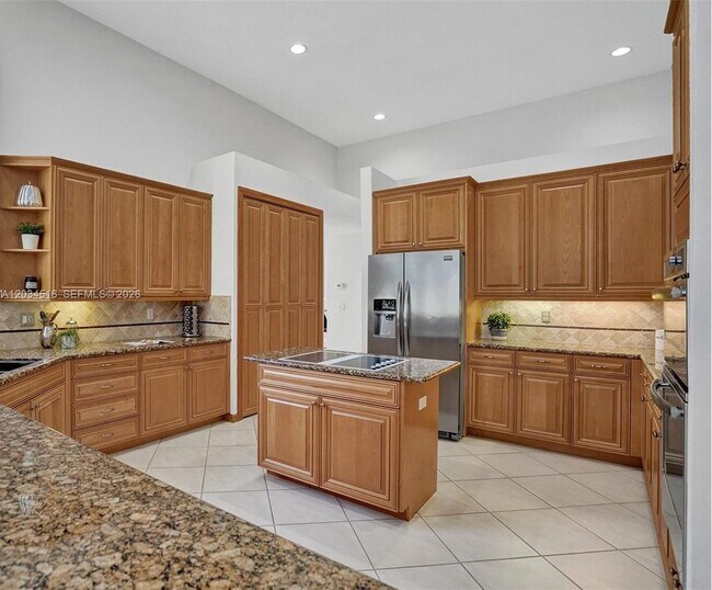 Building Photo - 2501 Poinciana Dr