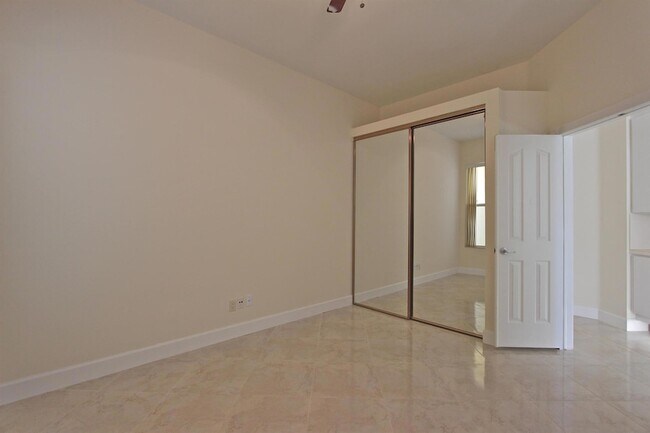 Building Photo - 252 Sussex Cir