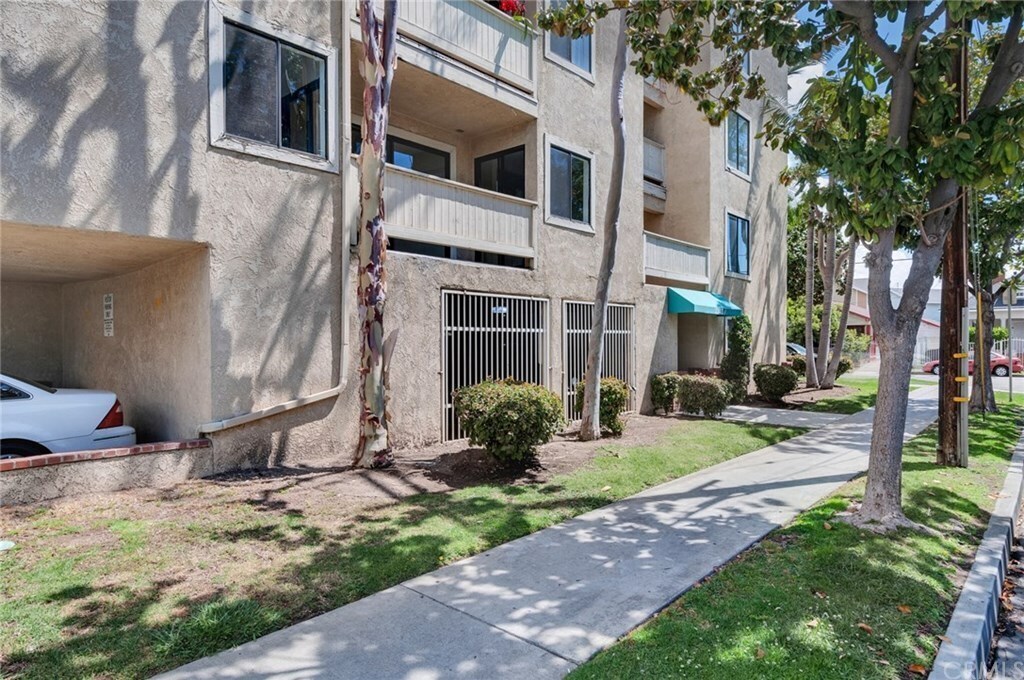 Building Photo - 2343 E 17th St