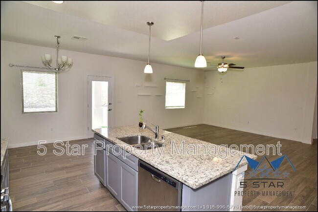 Building Photo - 3545 Essence St