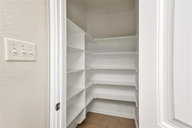 Building Photo - 604 Elm Grove