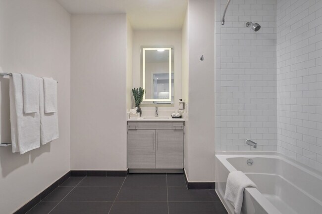 Building Photo - 479 Canal St