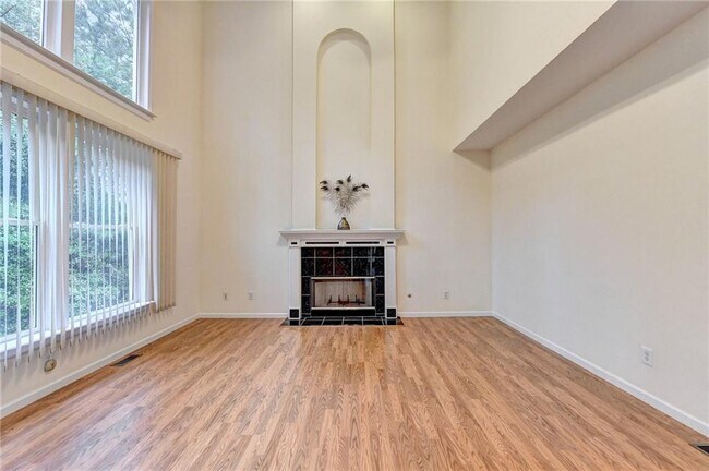 Building Photo - 3615 Ansley Park Dr