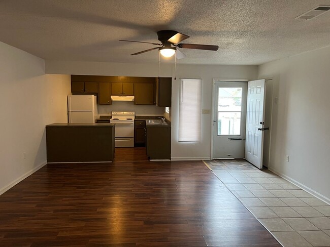Building Photo - 172 Cherokee Cir