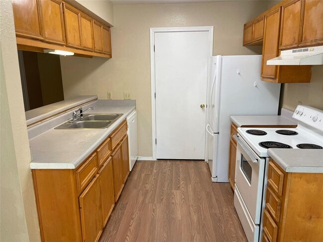 Building Photo - 2209 Creekside Ln