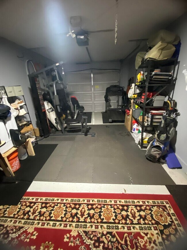 Building Photo - Single-Family Home