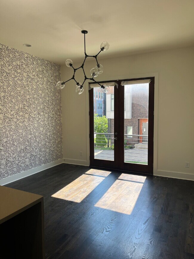 Building Photo - "Spacious Urban Living: 3-Bedroom Townhouse with 3.5 Baths in Nashville's Vibrant Core!" STUNNING...