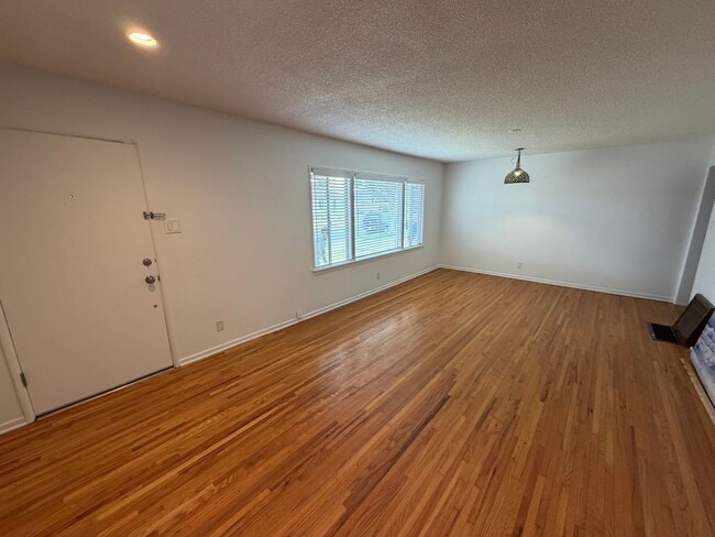 Building Photo - 3-Bedroom Home for Rent in El Camino Village | 2-Car Garage & Private Backyard