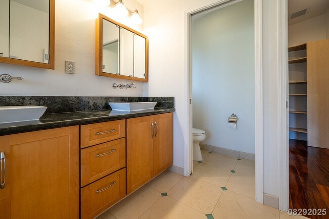 Building Photo - 3 Bedroom 3 Bathroom pet negotiable SFH in...