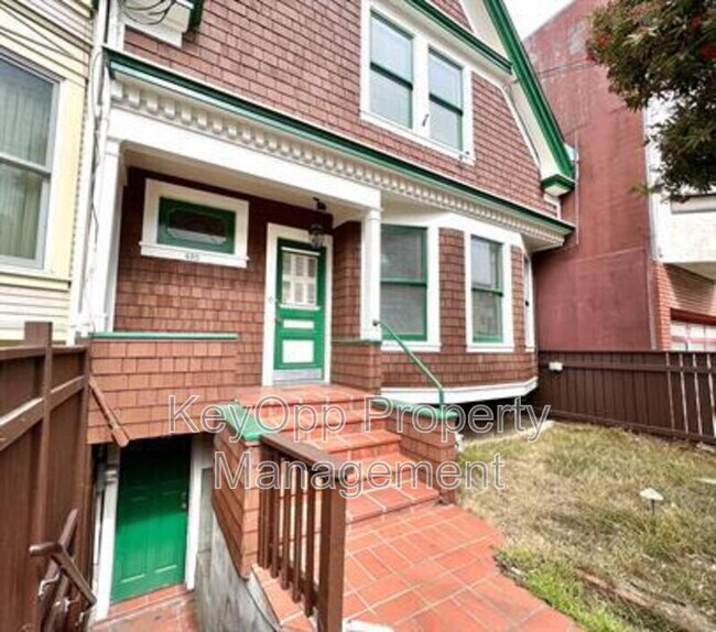 Building Photo - 450 28th Ave