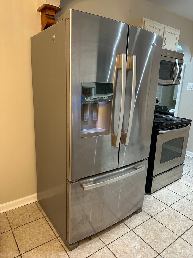 Building Photo - 83 S Lynhurst Dr