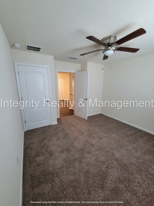 Building Photo - Newer 4 Br, 2 Bath home