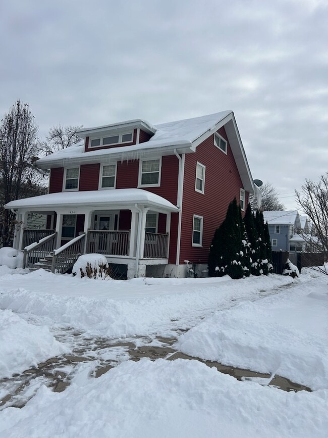 Building Photo - 1434 Elm St