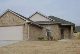 Building Photo - Open Plan - Edmond Schools - Must See