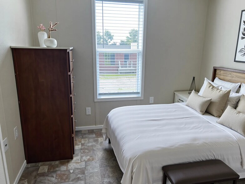 Building Photo - 709 N Collins Fwy