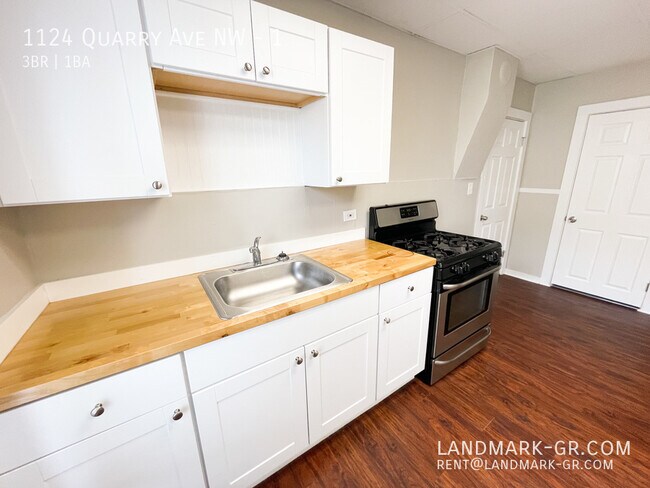 Building Photo - 1124 Quarry Ave NW