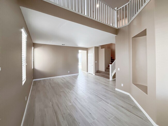 Building Photo - AVAILABLE NOW! 5 Bedroom, Cut-DeSac Home for Rent in a Beautiful, Murrieta Community!