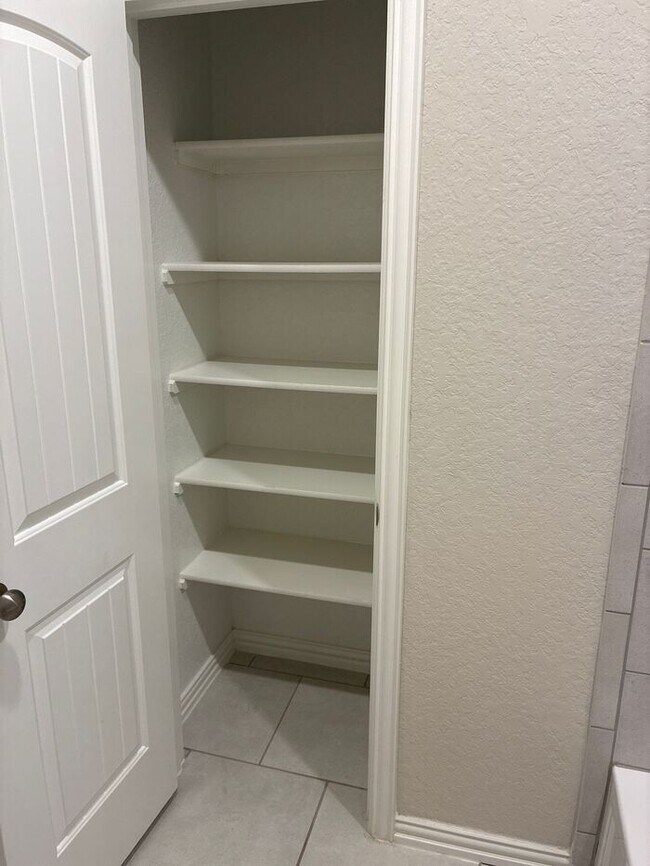 Building Photo - 4 Bed 3 Bath Home Location in The City of San Antonio