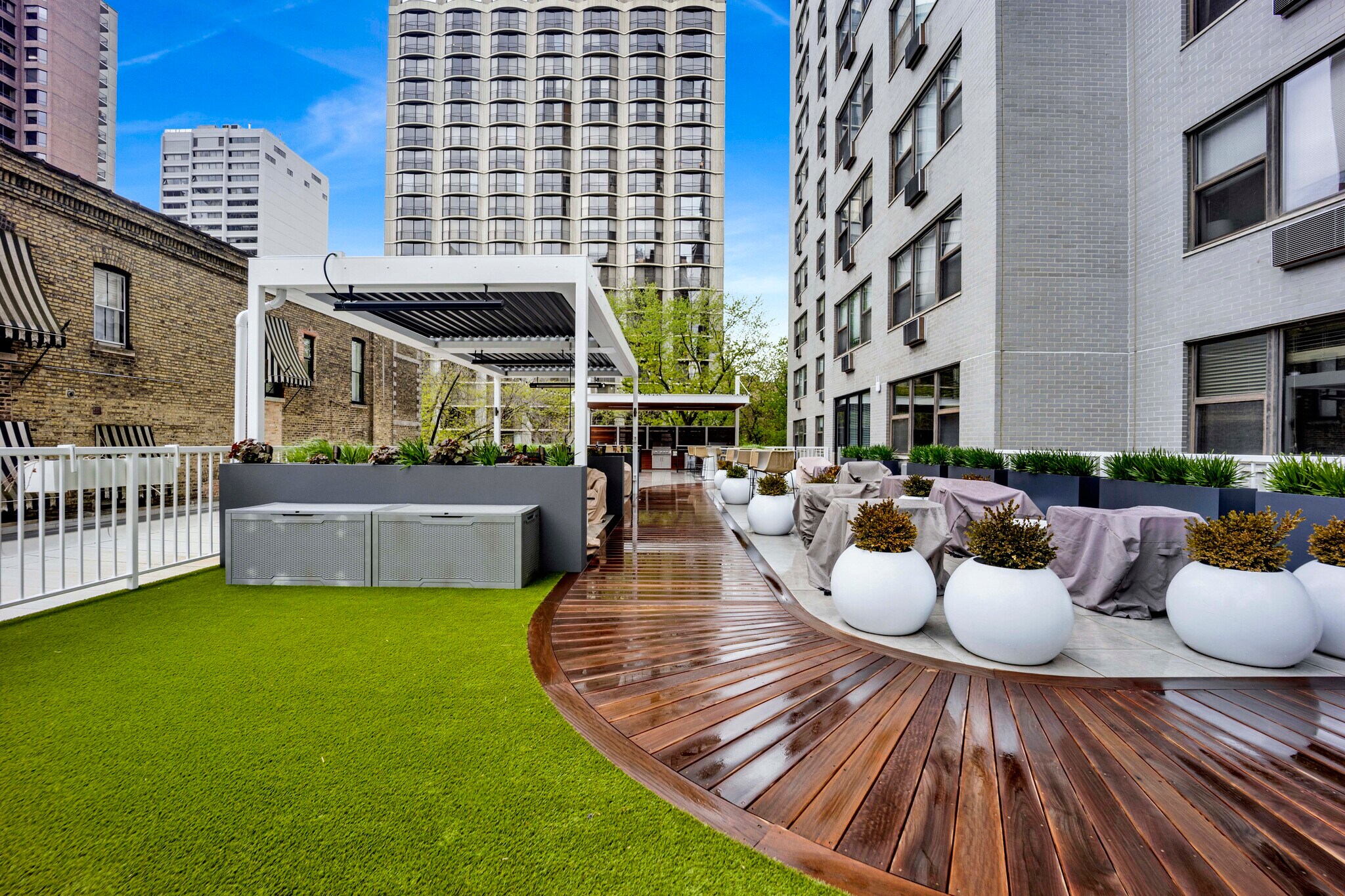 Building Photo - 1445 N State Pkwy