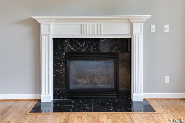 Building Photo - 5558 Martha's Vineyard