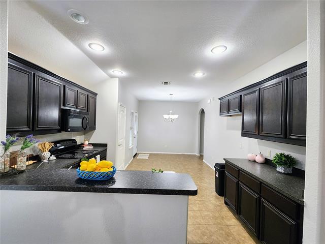 Building Photo - 1809 Rodeo Dr