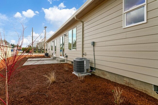 Building Photo - 4293 Ash Grove Dr NE