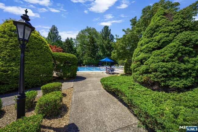 Building Photo - 12 Sandburg Ct