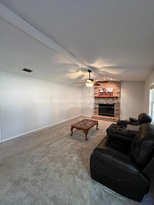 Building Photo - 6004 Players Pl