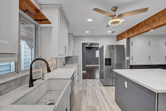 Building Photo - UNIQUE SINGLE FAMILY HOME! - No HOA, Car Lift, RV Parking and Nice Backyard