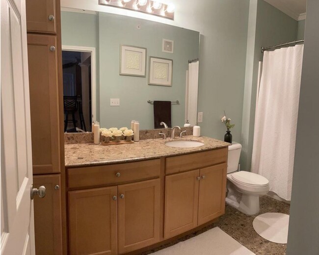 Building Photo - Modern 2-Bed, 2-Bath Condo in Brentwood