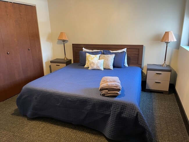 Building Photo - Beautiful Downtown Condo!