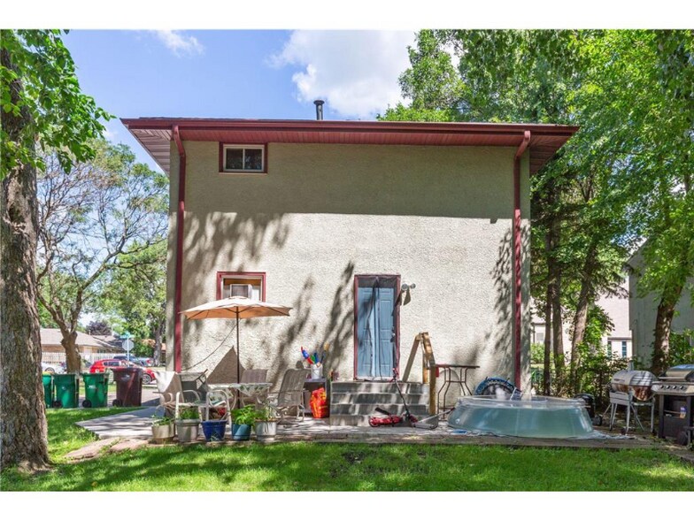 Building Photo - 3829 Lake Dr