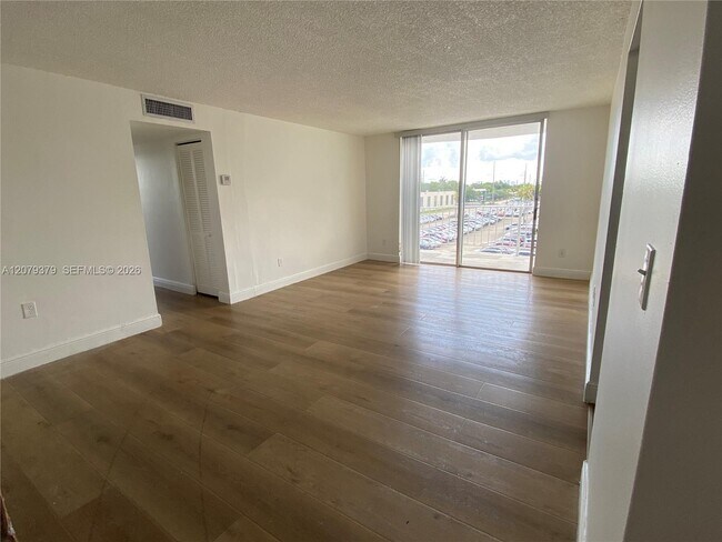 Building Photo - 488 NW 165th St