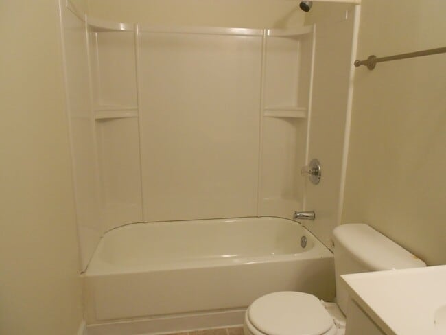 Building Photo - 1 Bedroom Apartment in Downtown Athens - S...