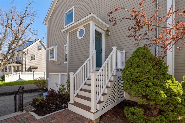 Building Photo - 141 Grovers Ave