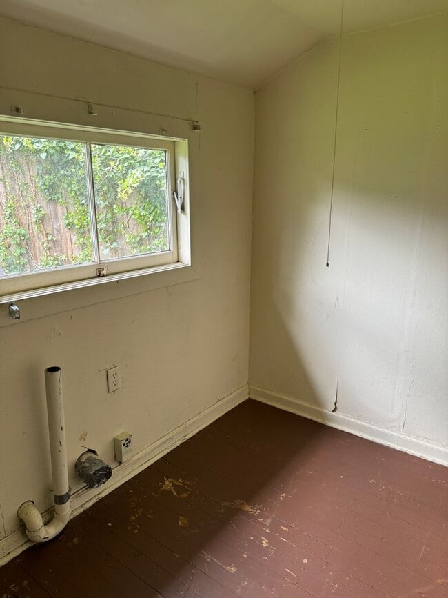 Building Photo - 1 bedroom 1 bath house