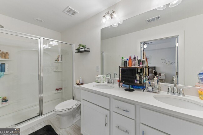 Building Photo - 5811 Calle Vis Dr