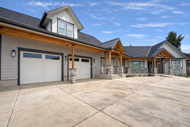 Primary Photo - Elegant and Luxurious Cottage Grove Home