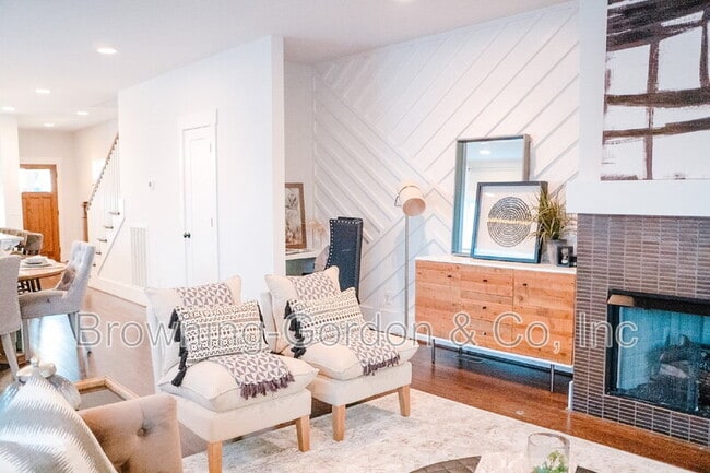 Building Photo - 2156 Byrum Ave